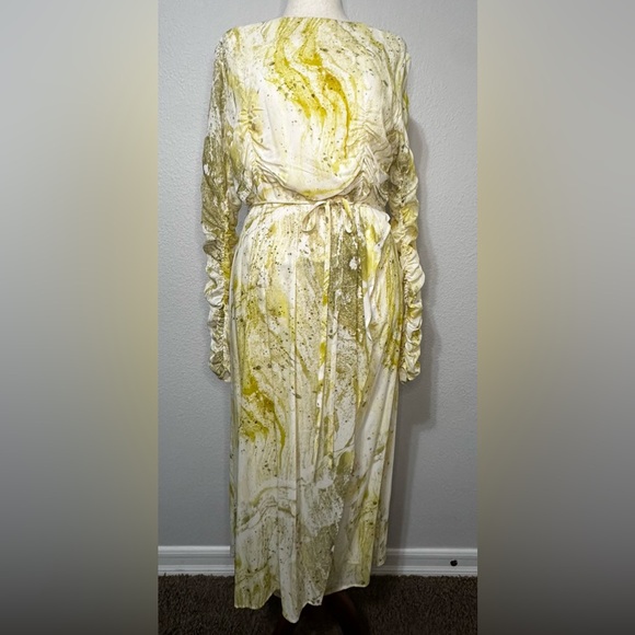 H&M Dresses & Skirts - H&M Wrap Dress. Size L.